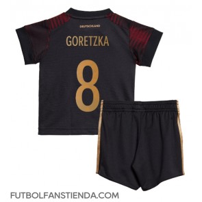 Alemania Leon Goretzka #8 Segunda Equipación Niños Mundial 2022 Manga Corta (+ Pantalones cortos)